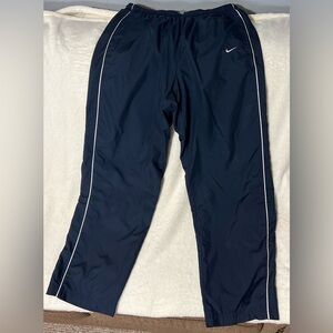 Men’s L Nike wind suit pants.
